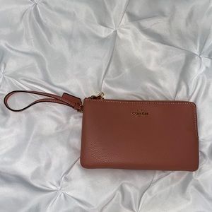 Coach pink and beige wristlet NWOT💗